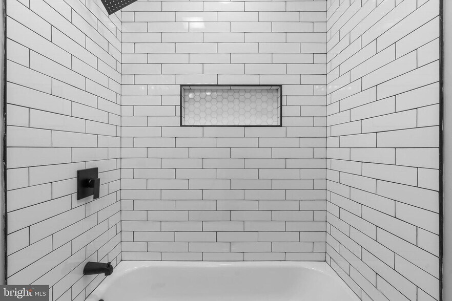 Building Photo - 313 Parkland Pl SE