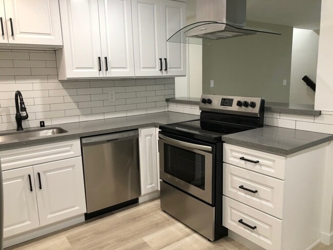 Interior Photo - 2411 Mathews Ave