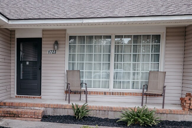 Building Photo - Fully Furnished Charleston Rental Near Folly Beach – Utilities Included | $3,600/Month