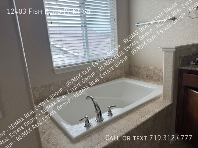 Building Photo - 12403 Fish Pond Point