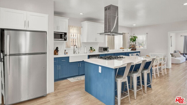 Building Photo - 252 E 47th St