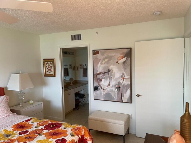 Building Photo - 2 br, 2 bath Condo - 15355 Lakes of Delray...