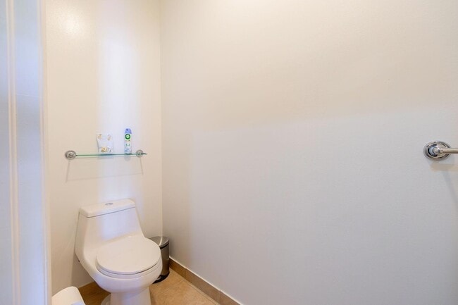 Building Photo - 213 River Bluff Ln
