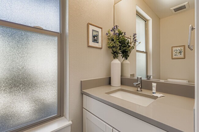 Building Photo - 5372 Allison St