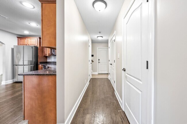 Building Photo - Pet Friendly Three Bedroom with Bonus!