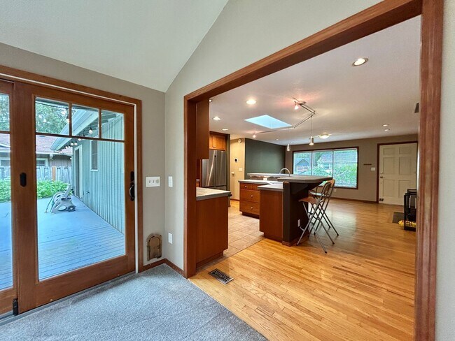Building Photo - Tranquil Environment: 3 Bed, 1 Bath House