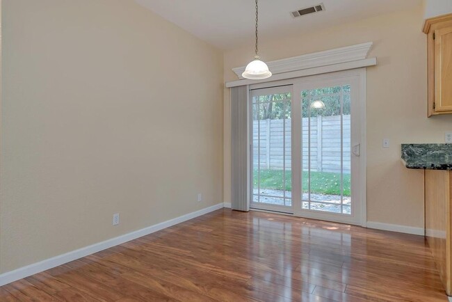 Dining area - 509 Mace Blvd