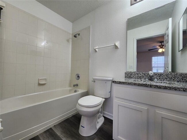 Building Photo - 701 Cresting Oak Cir