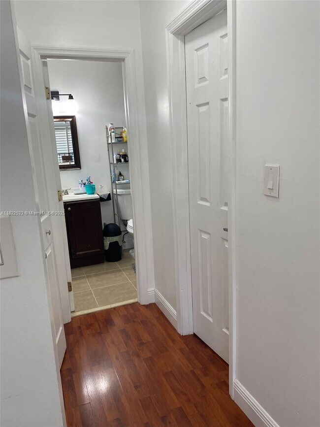 Building Photo - 8350 SW 154th Ave