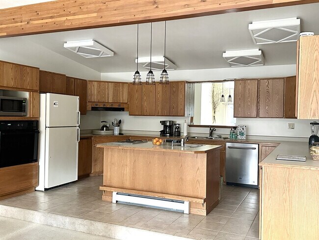 Building Photo - 783 MT-2