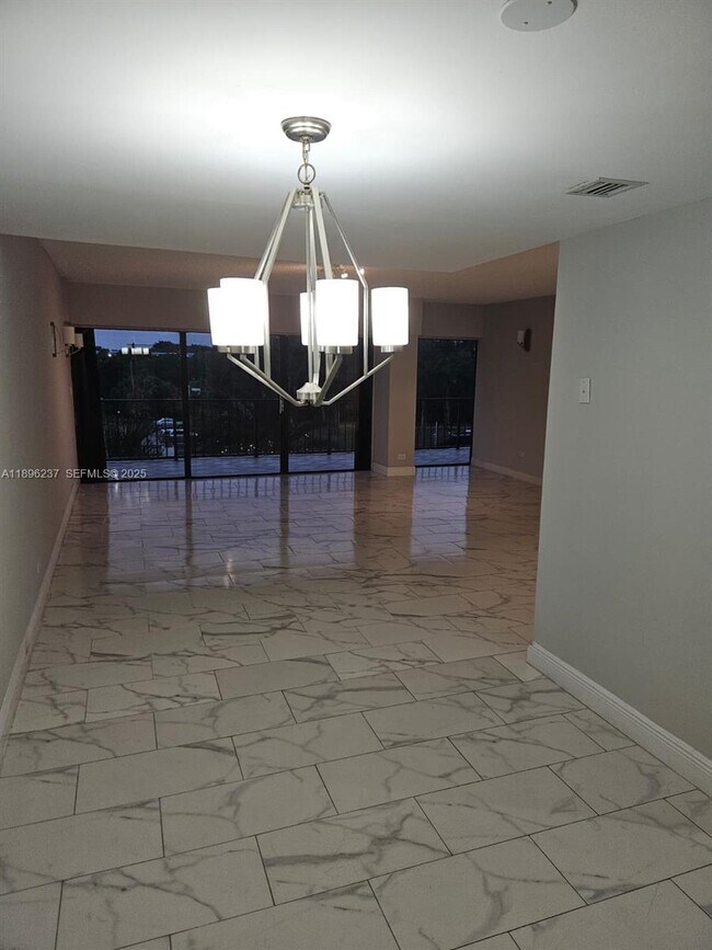 Building Photo - 1800 NE 114th St