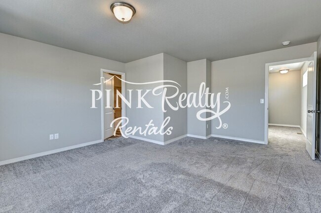 Building Photo - 10627 Hidden Pr Pkwy