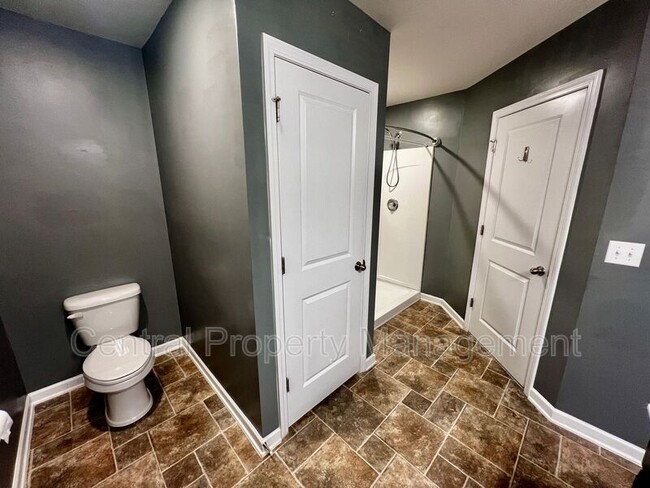 Building Photo - 43 Moorlyn Ln