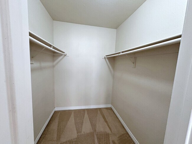 Building Photo - 3 BEDROOM, 2 BATH DOWNSTAIRS CONDO IN GUARD GATED COMMUNITY