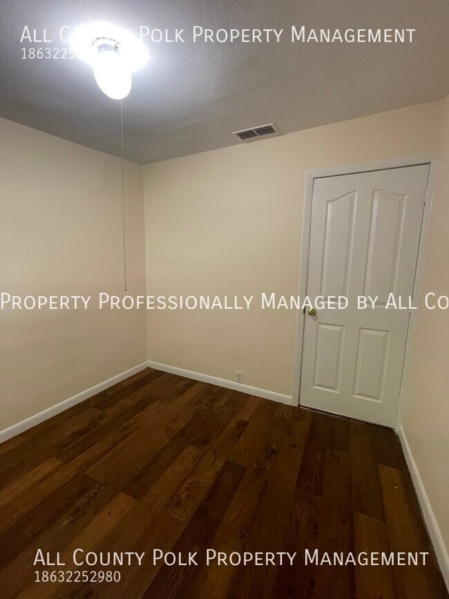 Building Photo - Fantastic 2 Bedroom Duplex in Lakeland,  R...