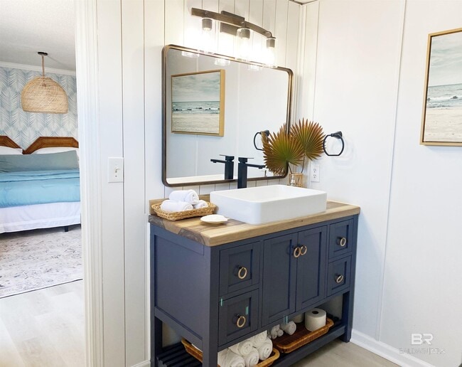 Building Photo - 450 E 1st Ave