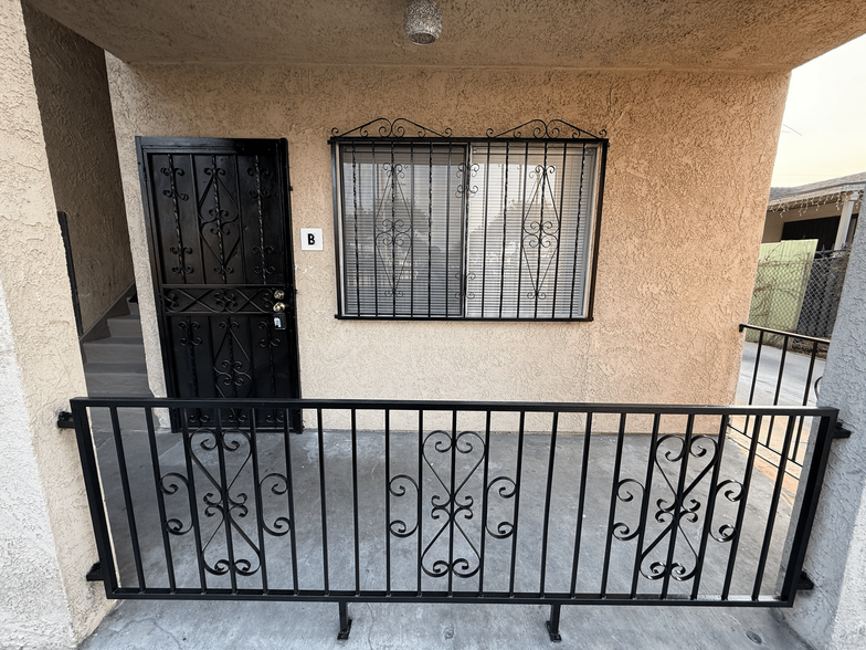 Front Door / Patio - 525 Jacmar Dr
