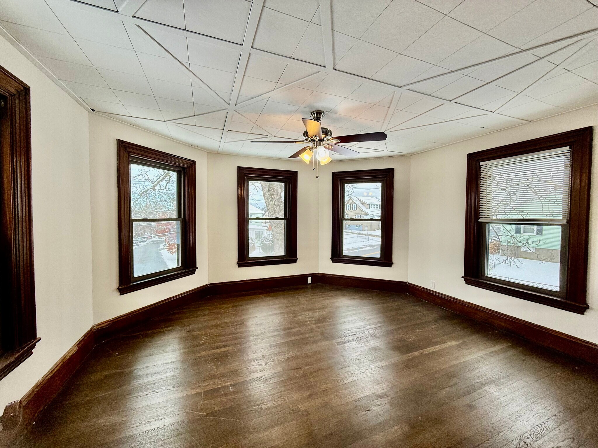 Building Photo - 215 Pearl St