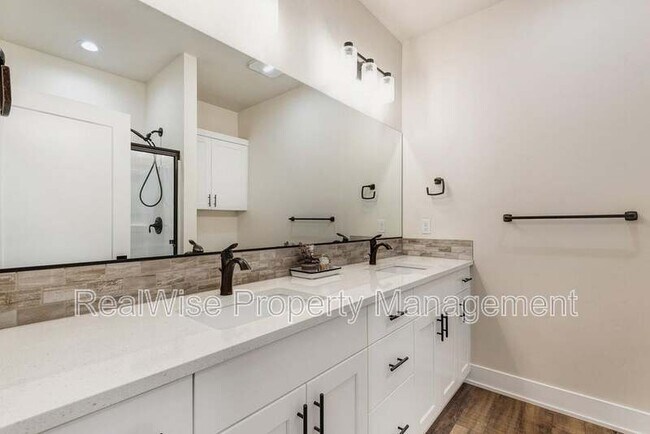 Building Photo - 2758 NW 23rd Lp