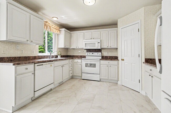 Building Photo - 7878 Greene Farm Dr