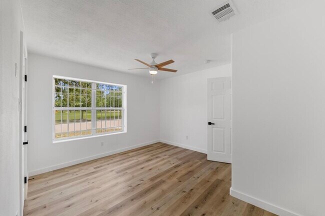 Building Photo - 3906 Simsbrook Dr