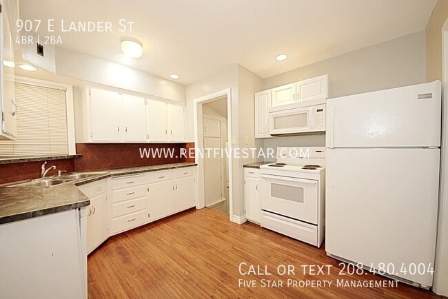 Building Photo - 907 E Lander St