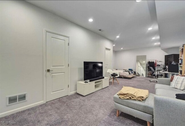 Building Photo - 1926 W 52nd St