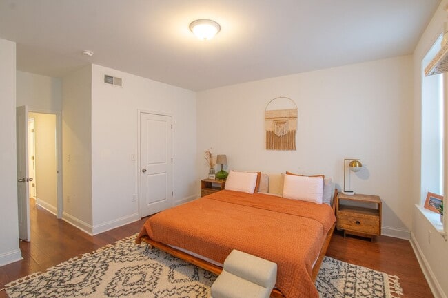 Building Photo - Beautiful Point Breeze Townhome