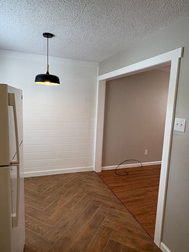 Building Photo - Inviting 1 bed/1bath in Benton Park West