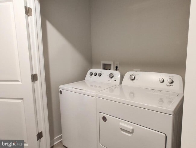 Building Photo - 3 Wafer Aly