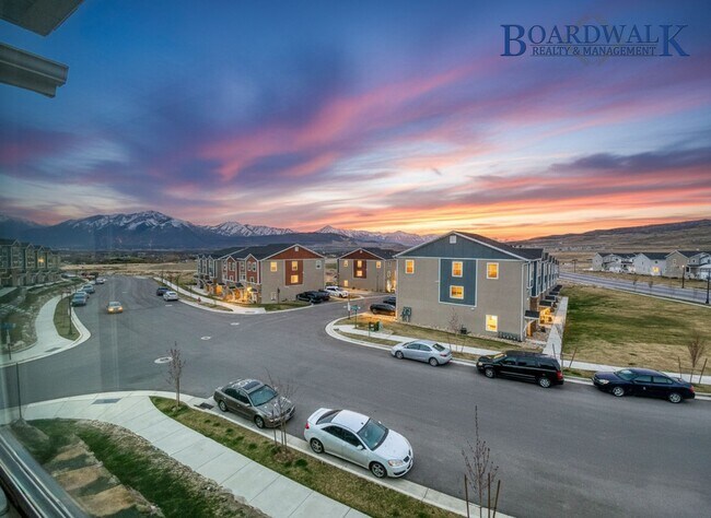 Building Photo - Stunning 3 Bed Townhome in Herriman