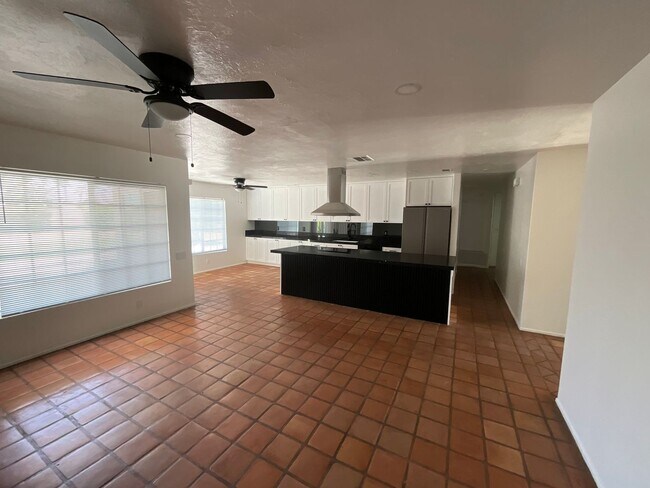 Building Photo - 74378 Myrsine Ave