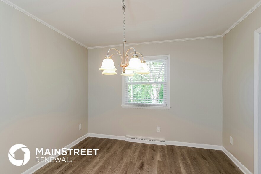 Building Photo - 2940 Wesleyan Ln