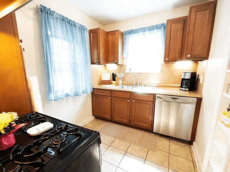 Building Photo - 3682 Glencairn Rd