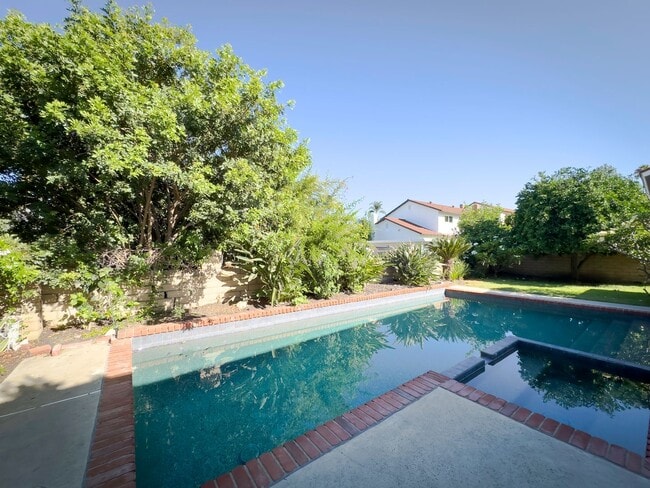 Building Photo - ~POOL HOME~ For Rent in Mission Viejo! 5 Bedrooms!