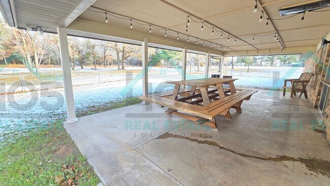 Building Photo - 3 Bedroom in Harrah