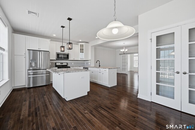 Building Photo - 15 Moorland Dr