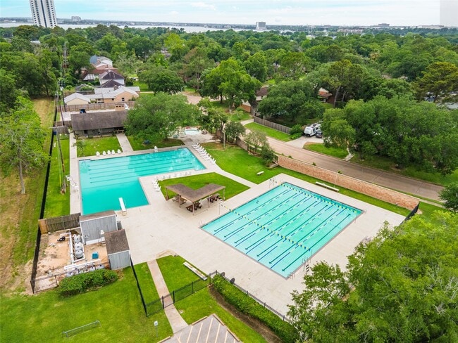 Building Photo - 4034 Shady Springs Dr