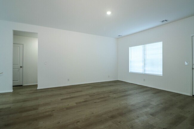 Building Photo - 3122 S 15th Pl