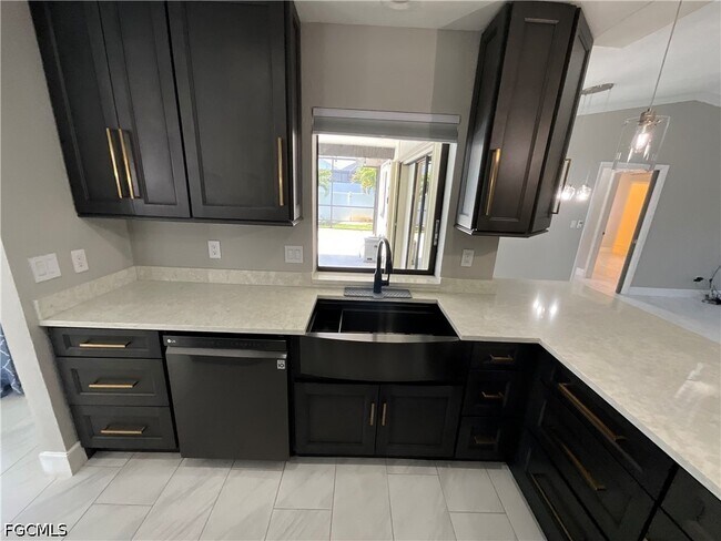 Building Photo - 20620 Pine Tree Ln