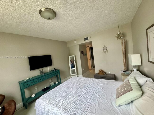 Building Photo - 2711 Ocean Club Blvd