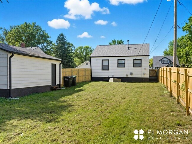 Building Photo - Stylish Updates + Spacious Yard + 2-Car Ga...