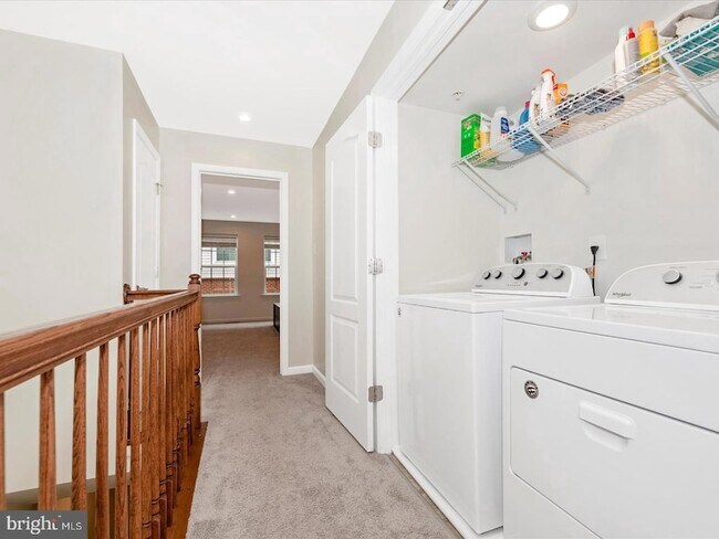 Building Photo - 9374 Seney Ln