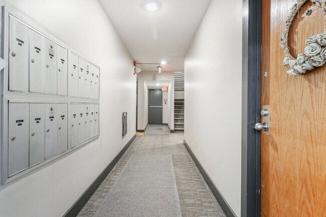 Building Photo - Amazing Adams Morgan Two-Level Condo| Parking included!