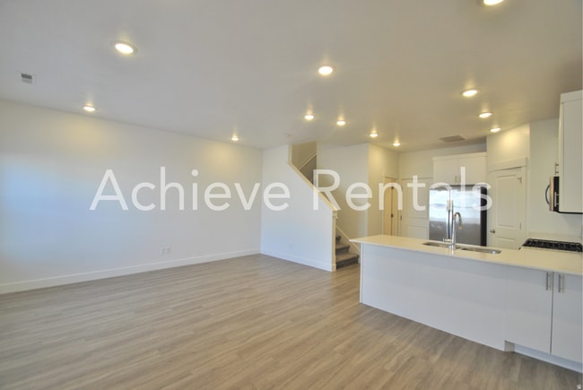 Building Photo - Woodmore Pointe HOA | Modern Logan Townhome in Prime Location