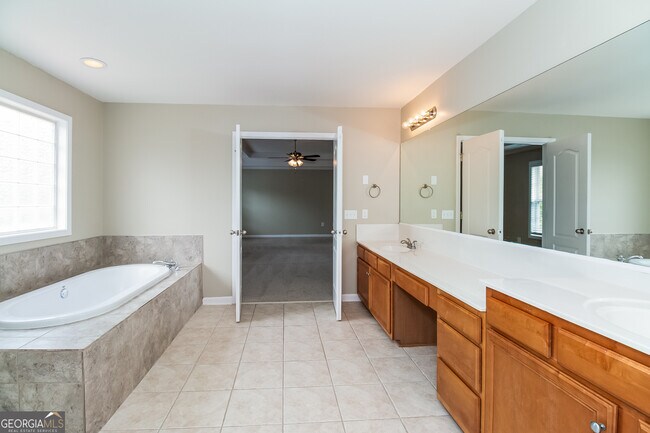 Building Photo - 2905 Hollow Trce
