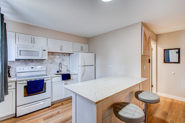 Building Photo - 5105 N East River Rd