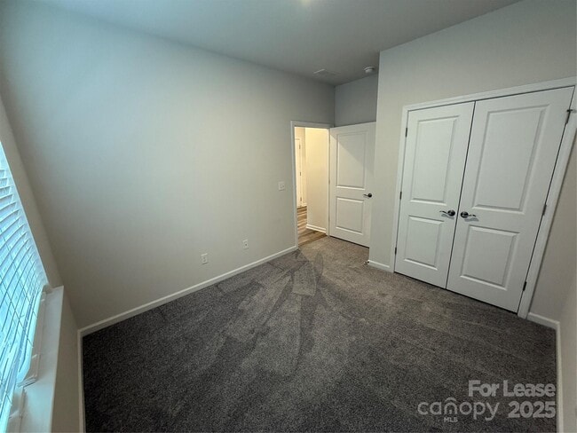 Building Photo - 129 Pampas Pl