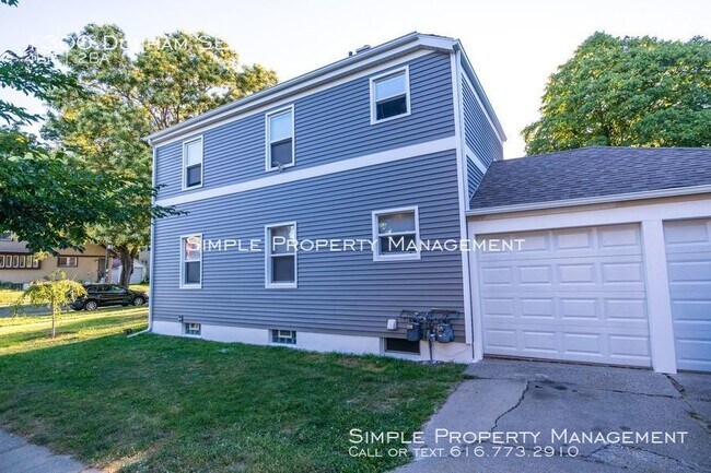 Building Photo - Nice 4 bed, 2 Bath Lower!