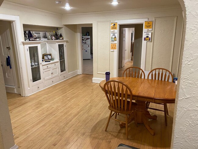 Building Photo - 3233 N Bartlett Ave